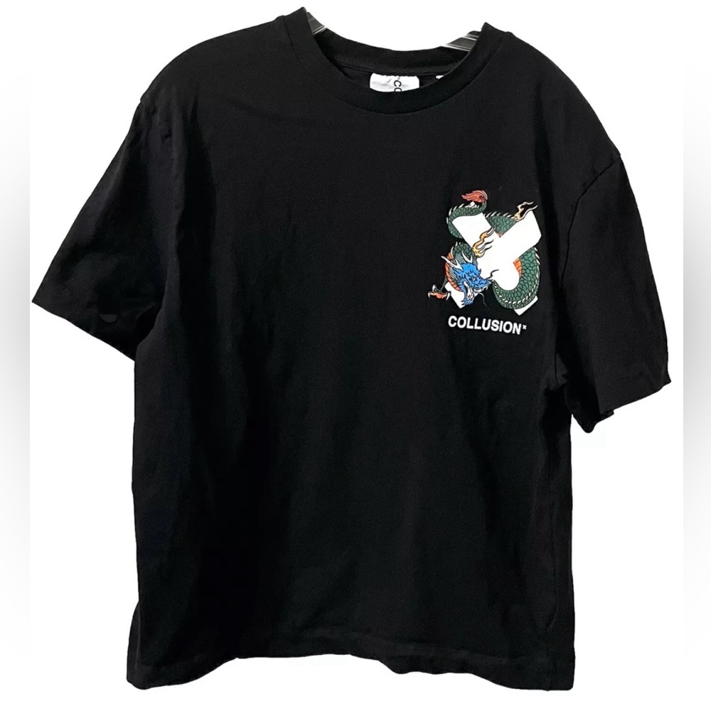 Men's Collusion X Dragon Graphic Print Logo Black Short Sleeve T-Shirt Size XL